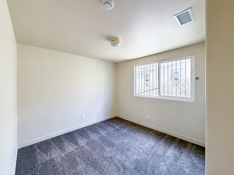 1553 W 58th Pl — Photo 6