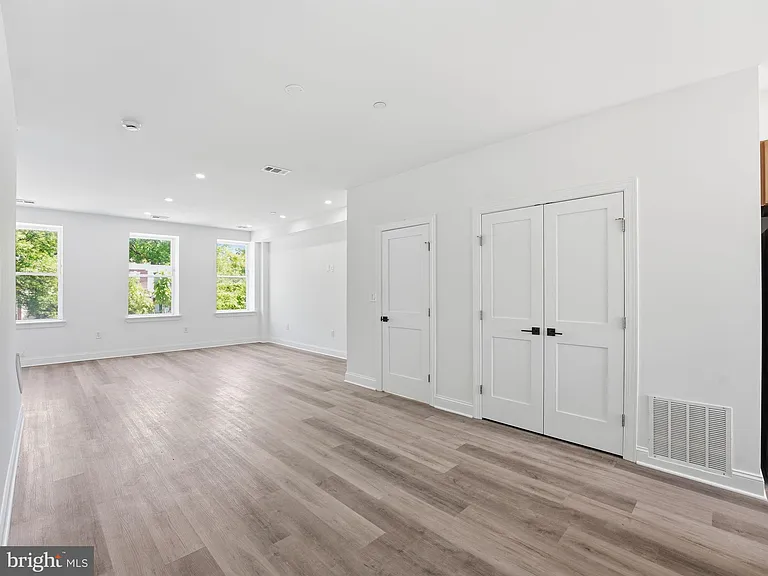 2404 N Capitol St NW #B — Photo 4