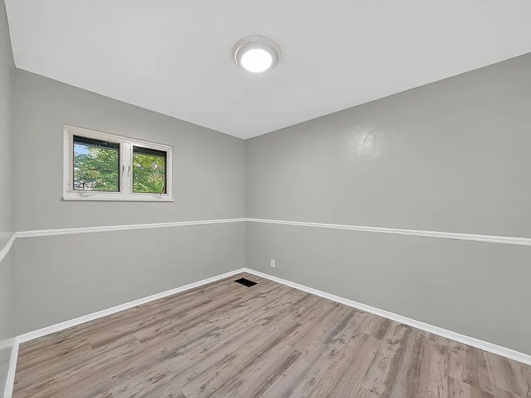138 Grampian Rd — Photo 17