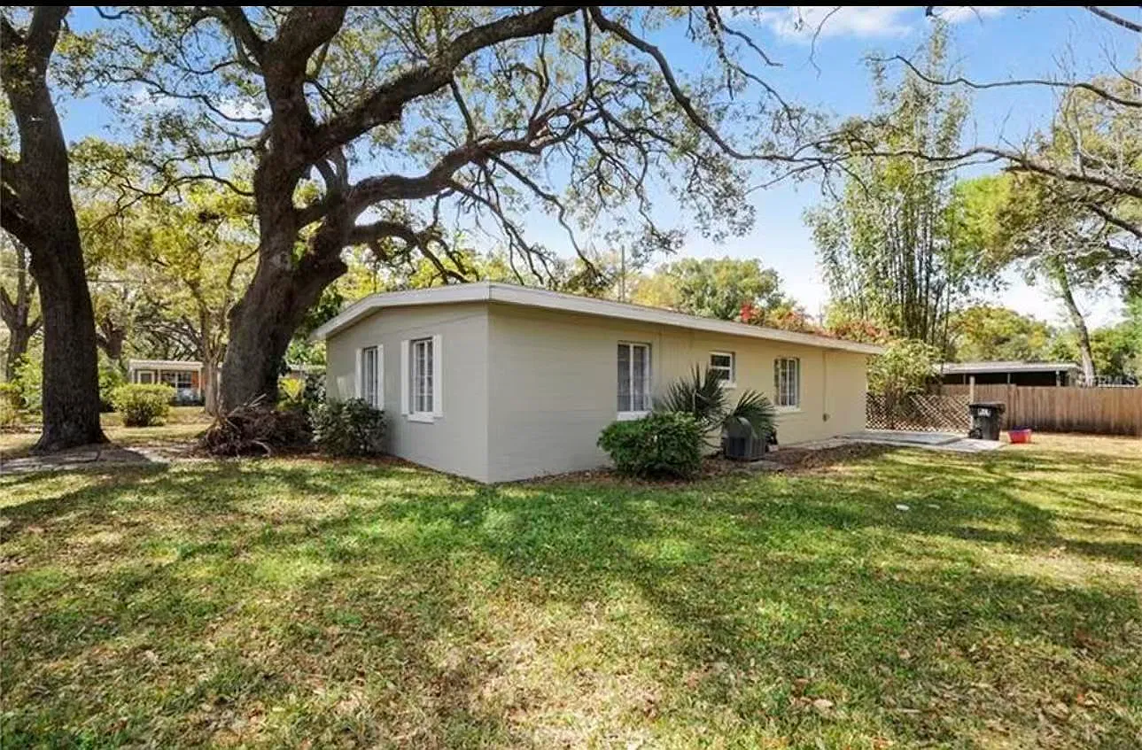 3 bed, 950 sqft, $2,450 — Photo 3