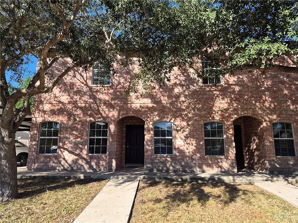 2 bed, 1.5 bath, 1100 sqft, $1,000 — Photo 1