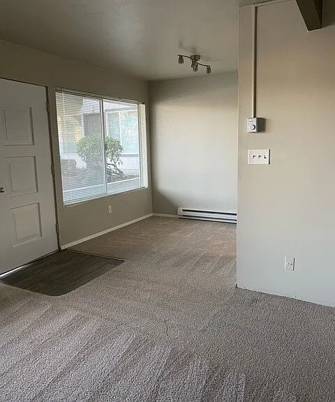 Town Squire Apartments — Photo 27