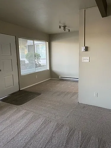 550 Bellevue Way SE Photo 1