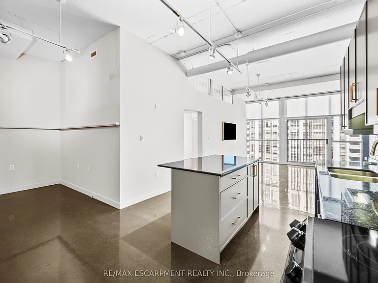 66 Bay St S #614 — Photo 9