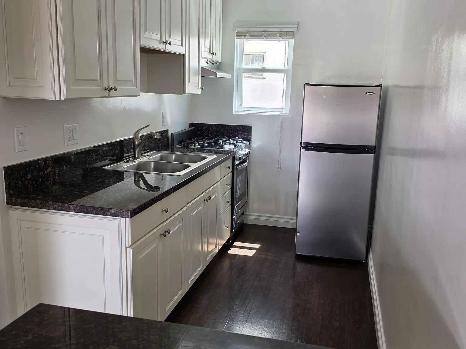 Studio, 5503 sqft, $1,750 — Photo 4