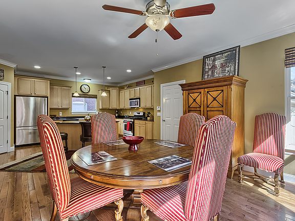 2nd image of 3843 Russell Blvd