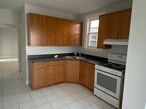 3rd image of 4415 W Belmont Ave #2R