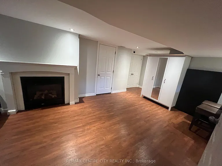 74 Brentwood Cres — Photo 28