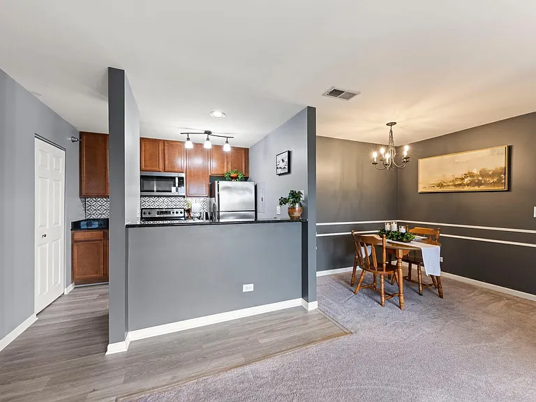 208 Glengarry Dr #302 — Photo 3
