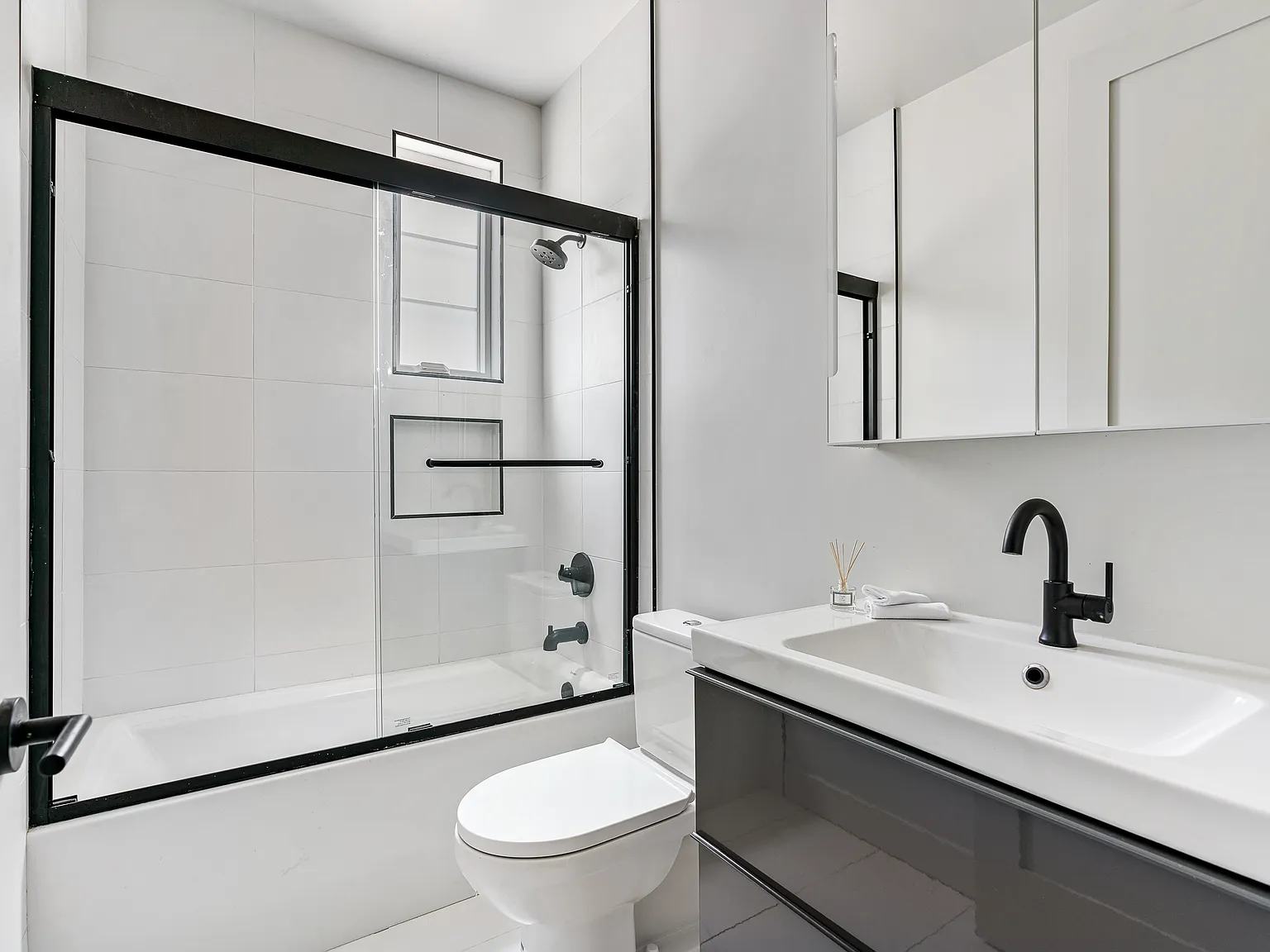 Studio, 300 sqft, $1,675 — Photo 4