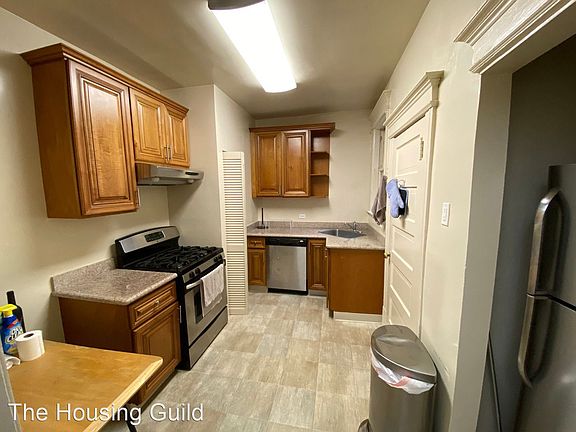 5th image of 1369 Sacramento St APT 1