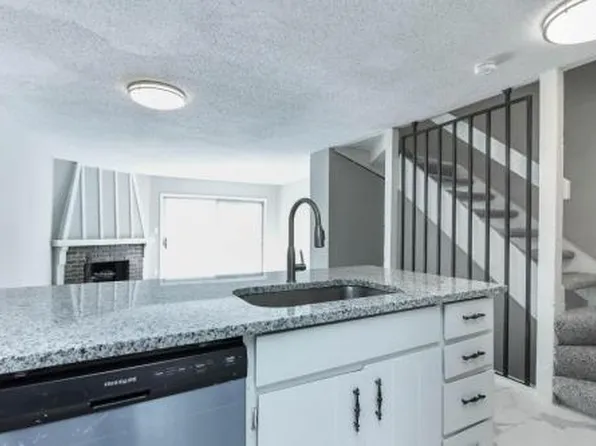 7919 Colony Ln, Lenexa, KS 66215