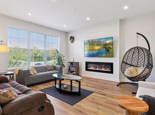 2867 Lexington Pl N, Roseville, MN 55113