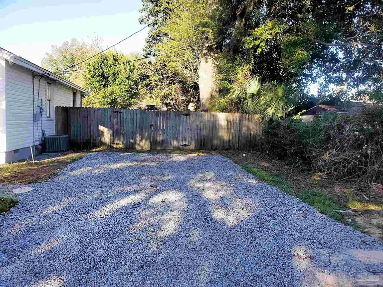 1215 N C St — Photo 3