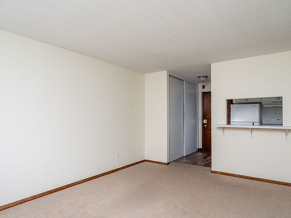 5th image of 2641 Garfield Ave APT 101