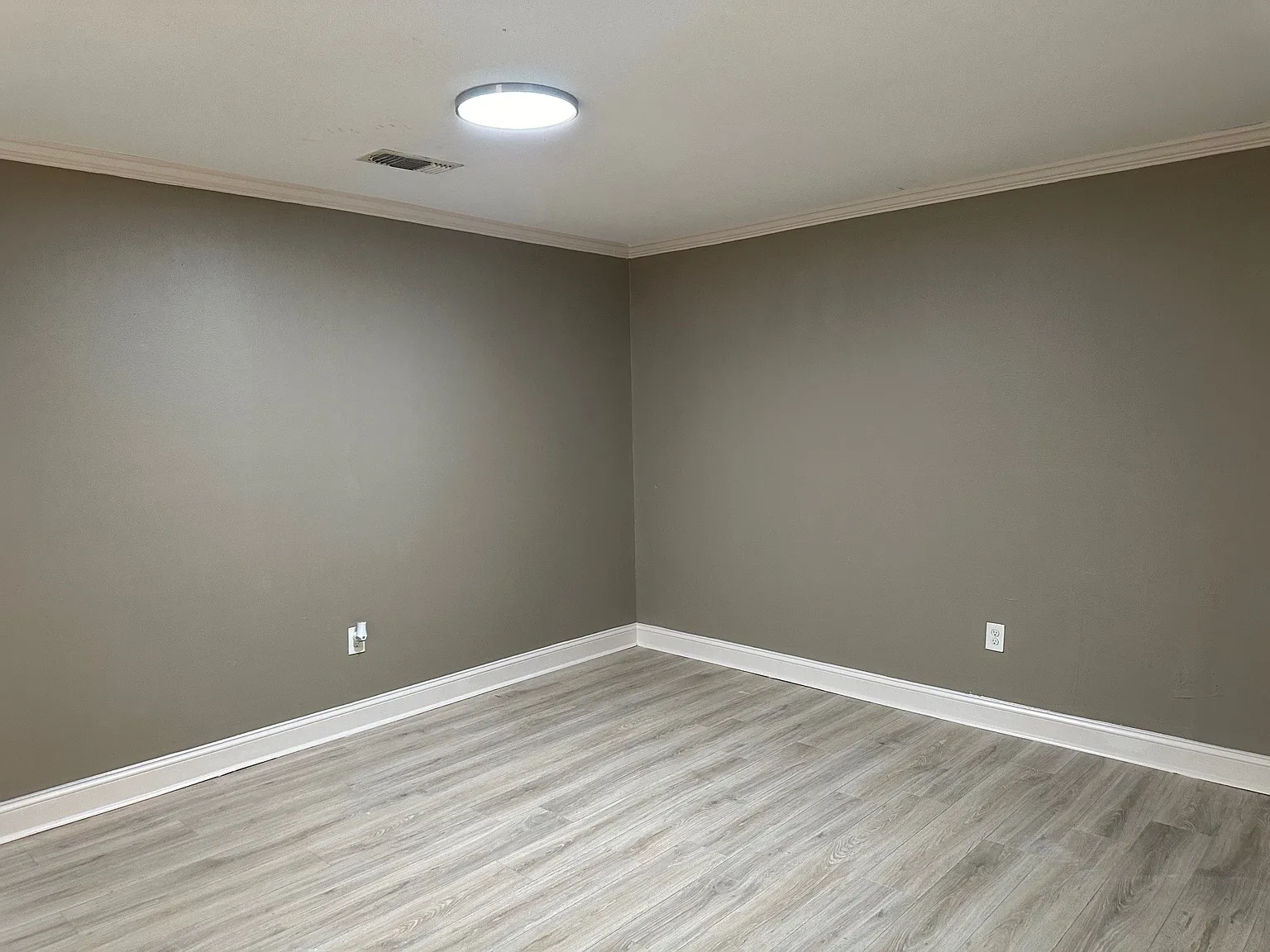 4262 Denham St — Photo 3