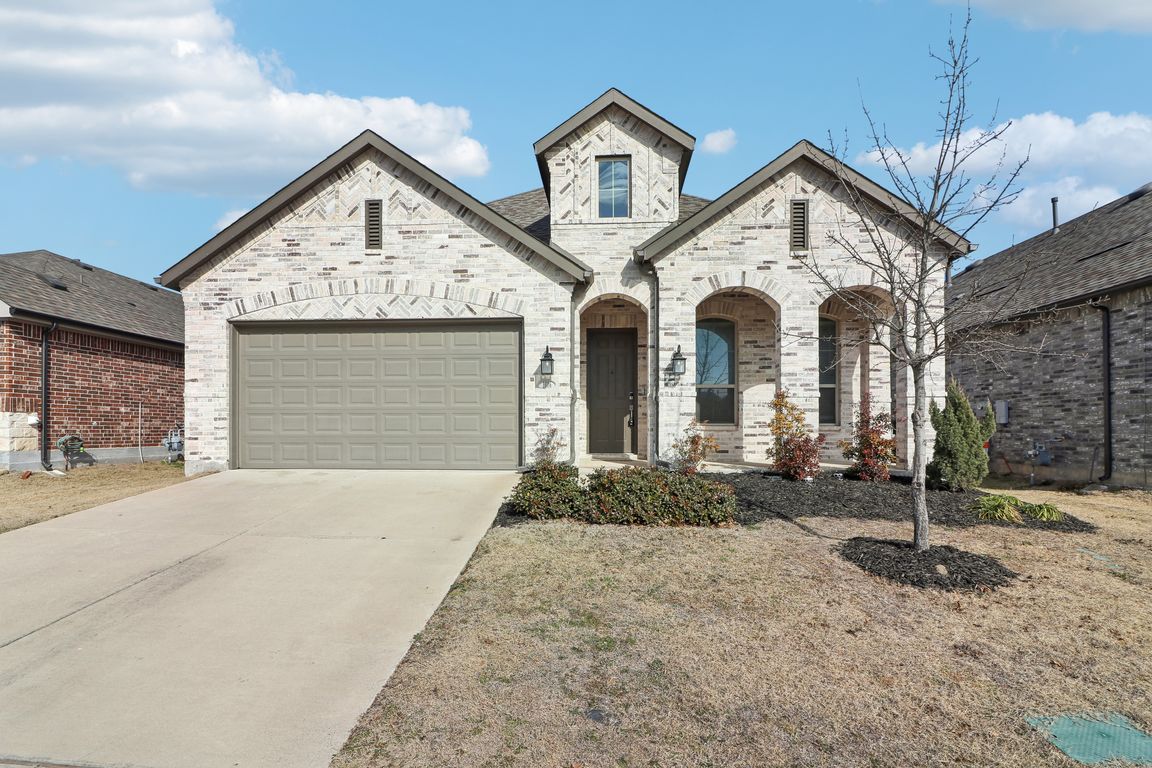 Mapleton Dr-001.jpg