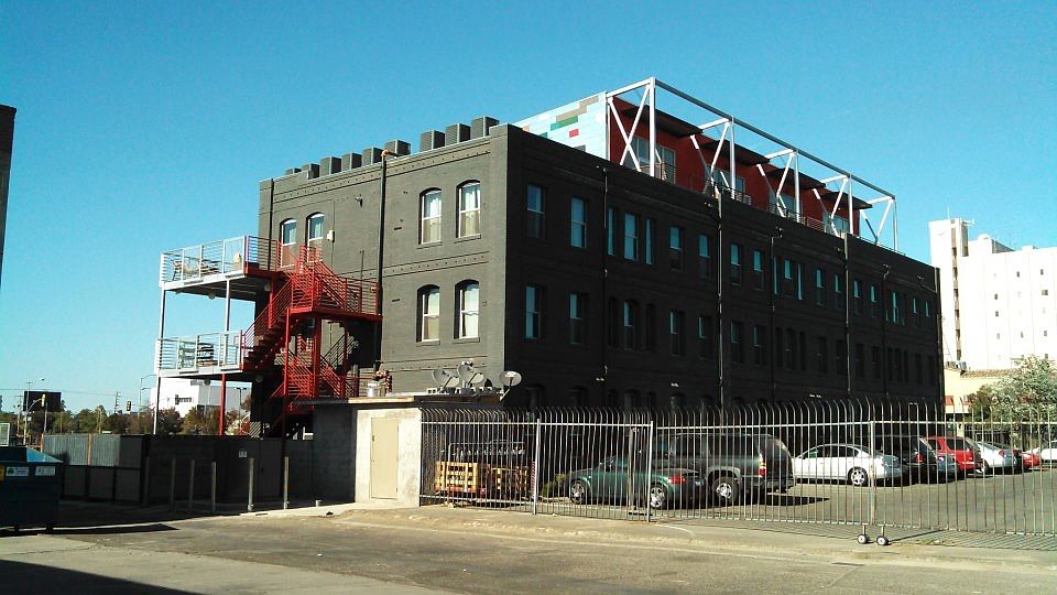 2nd image of 1415 Broadway St APT 305
