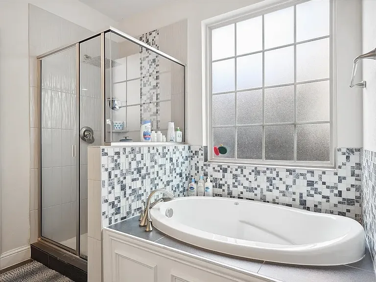 5012 Engleswood Trl — Photo 18