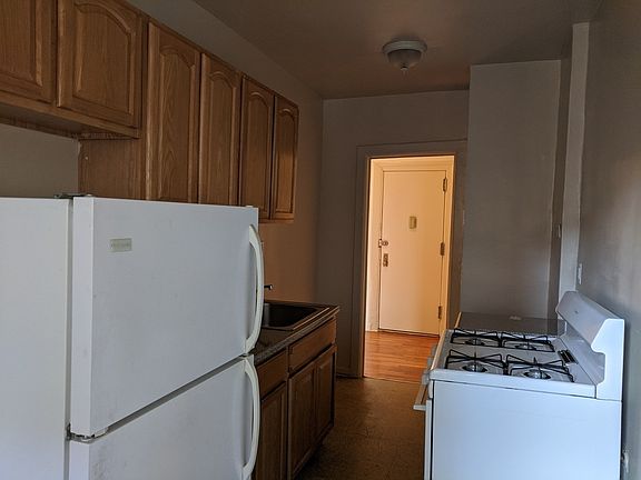 2nd image of 308 E 209th St APT 25