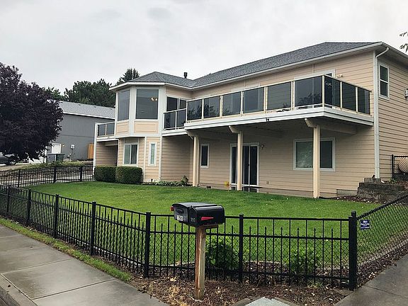 3rd image of 191 Riverwood St