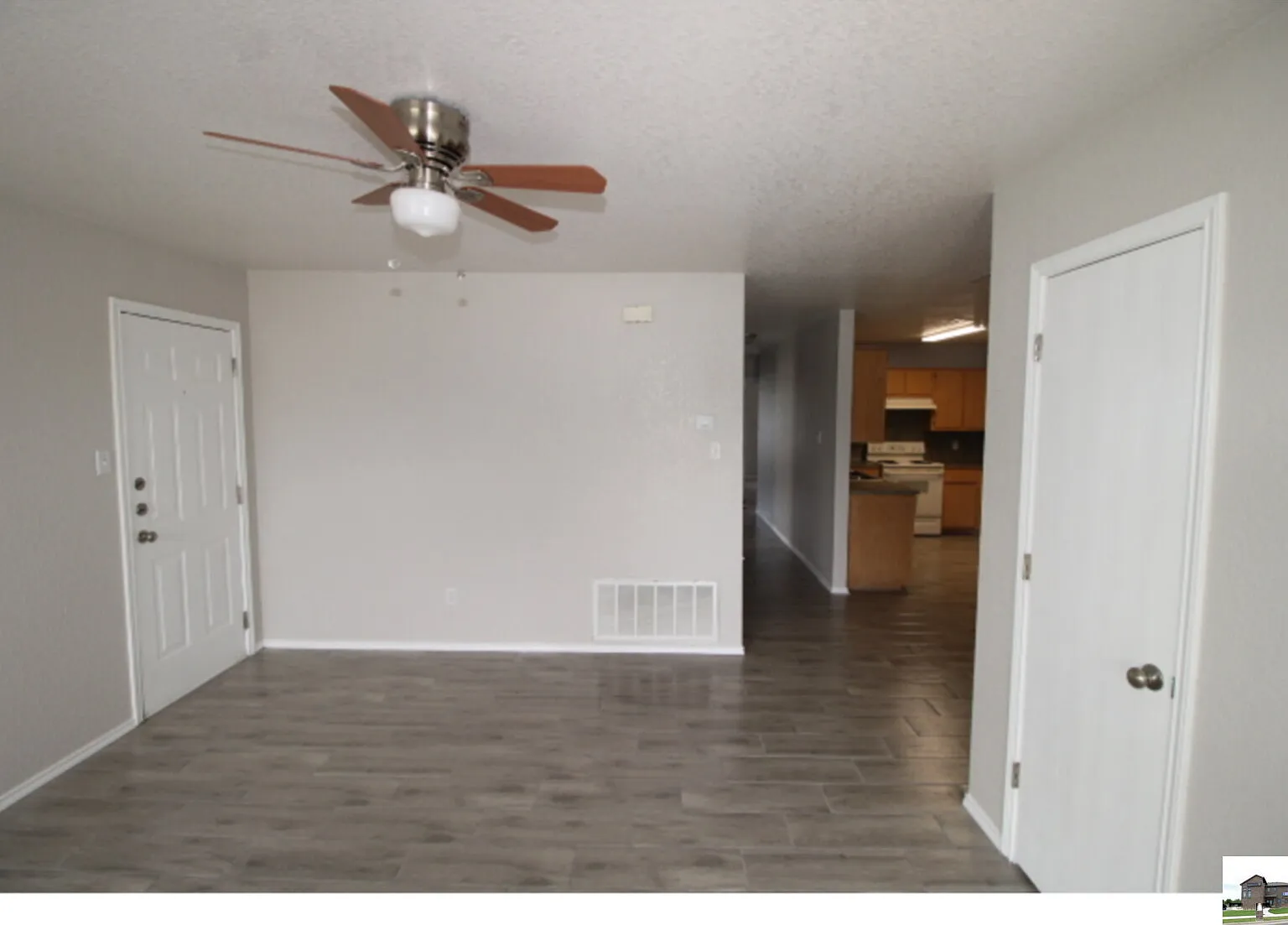 3 bed, 2.0 bath, 1132 sqft, $1,200 — Photo 3