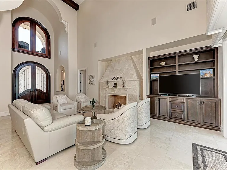 14 N Washington Dr — Photo 17