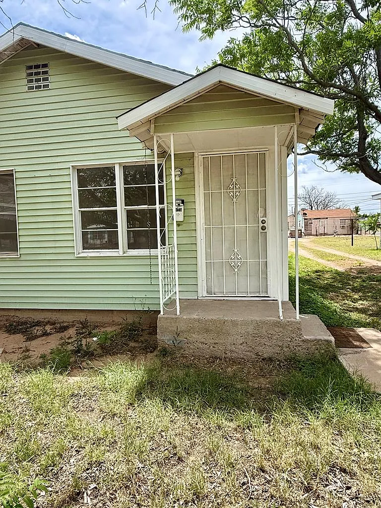 1 bed, 1.0 bath, 552 sqft, $900 — Photo 1
