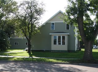 211 11th St N, Wahpeton, ND 58075
