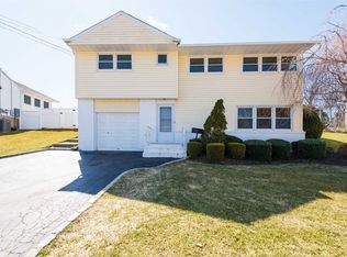 30 Miller Blvd, Syosset, NY 11791