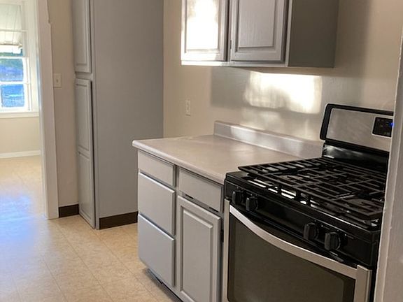 3rd image of 720 Prince Ave