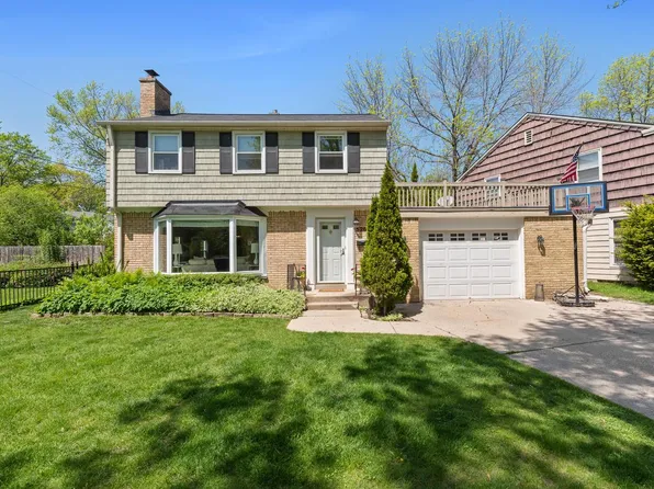 526 East Lake View AVENUE, Whitefish Bay, WI 53217