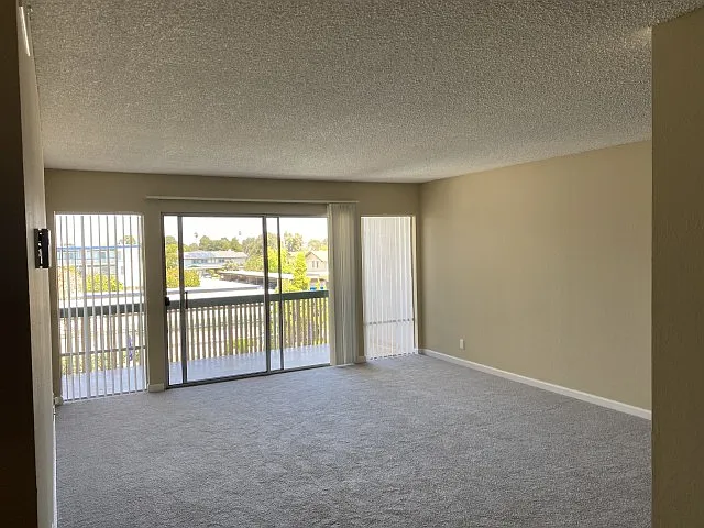 Tradewind Surf Apartments — Photo 9