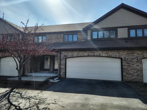 1835 Golf View Dr, Bartlett, IL 60103