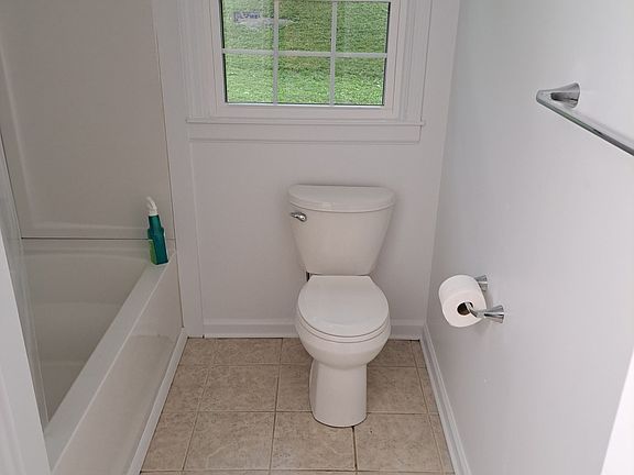 4th image of 1219 Woodlawn Dr