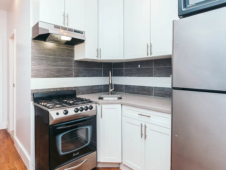 765 Macdonough St #1 — Photo 3