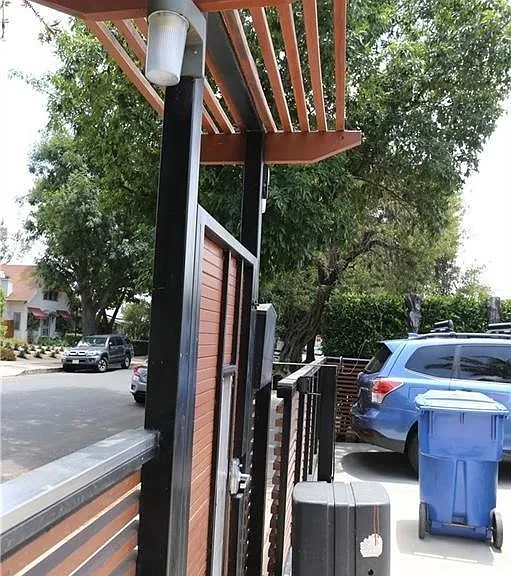 1323 N Cherokee Ave — Photo 2