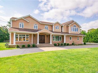 412 Wolf Hill Rd, Dix Hills, NY 11746