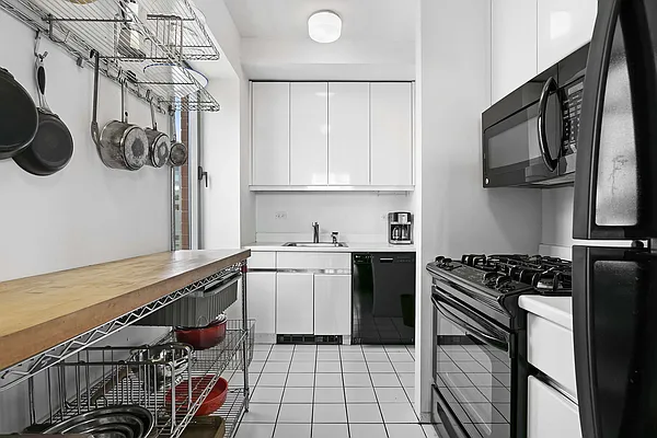 Sold by Compass | media 19