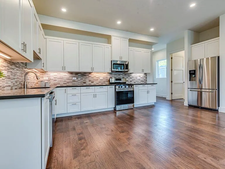 6412 Carson Rdg #B — Photo 5