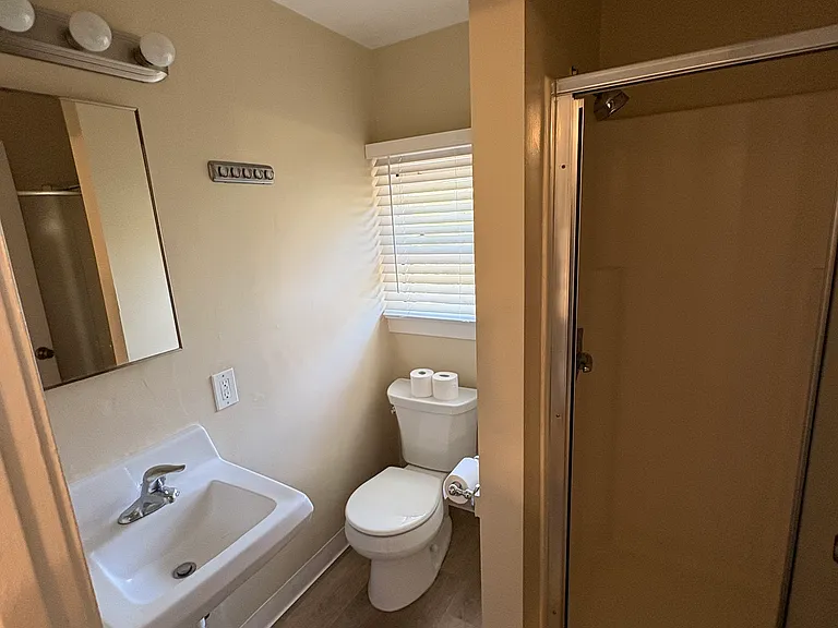 657 Everett Ave #4 — Photo 10
