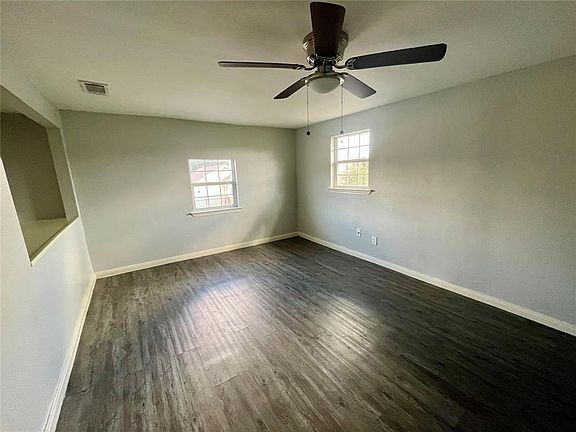 2nd image of 2211 Schweikhardt St APT 3