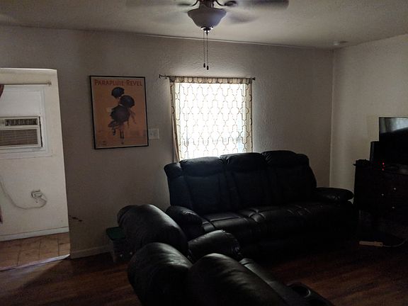 3rd image of 211 Stratford Ct