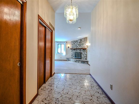 3rd image of 1366 Scenicview Ct