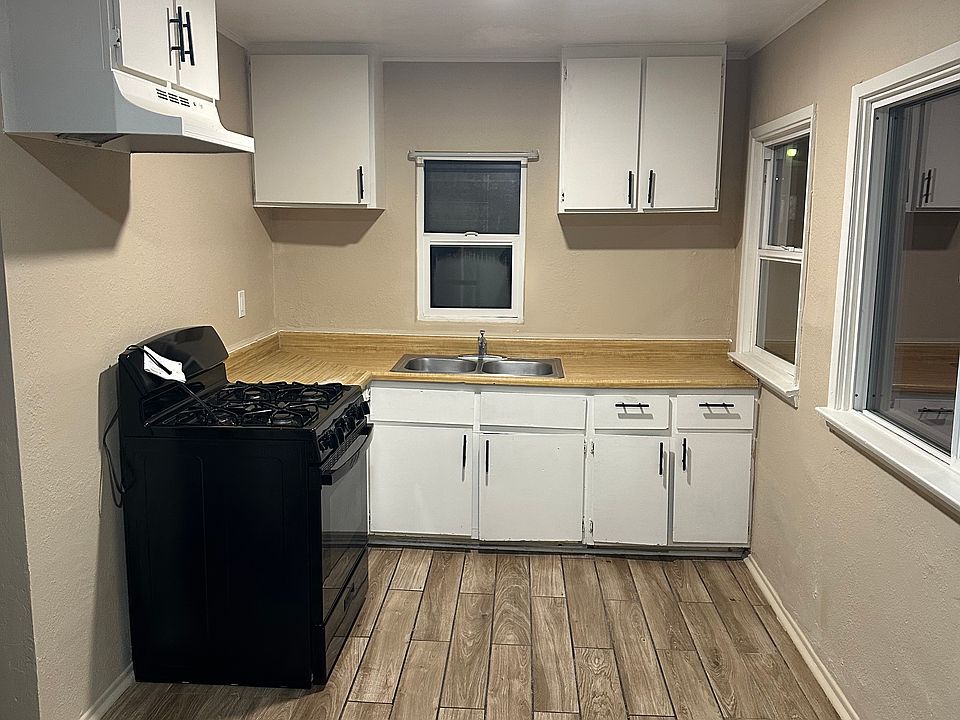 1st image of 117 S 4th St #1/2