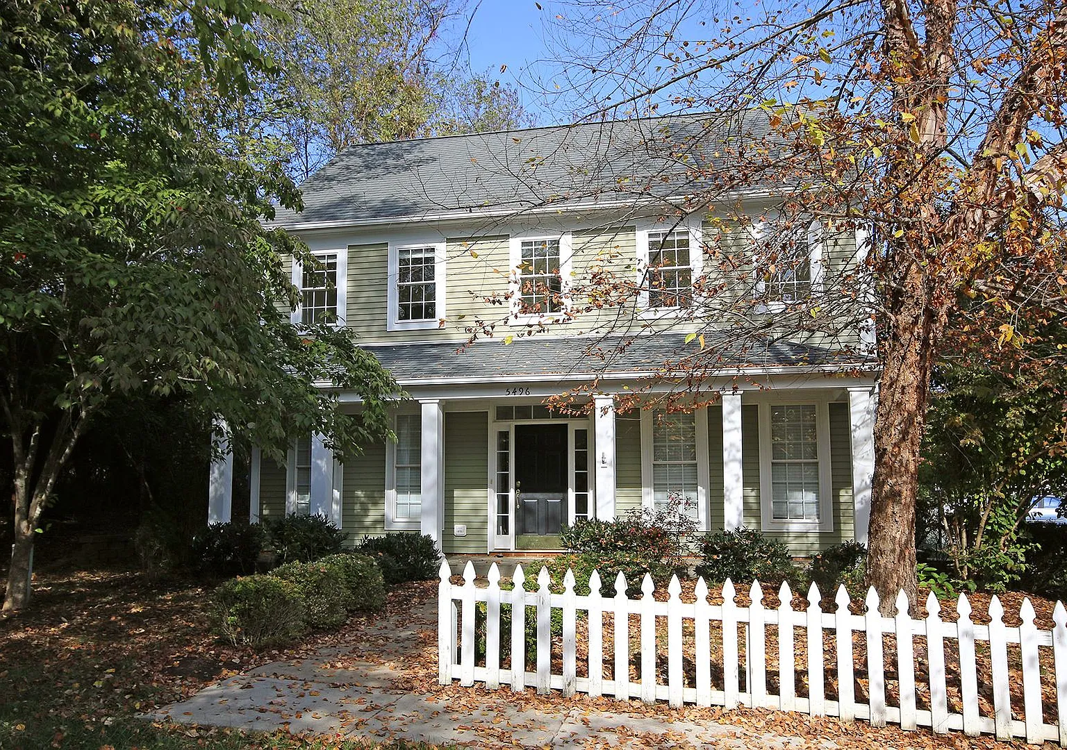 Move-in Ready + Dog Friendly End-Unit Crozet Home — Photo 1