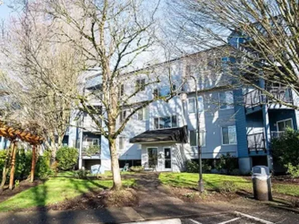 8720 SW Tualatin Rd APT 206, Tualatin, OR 97062