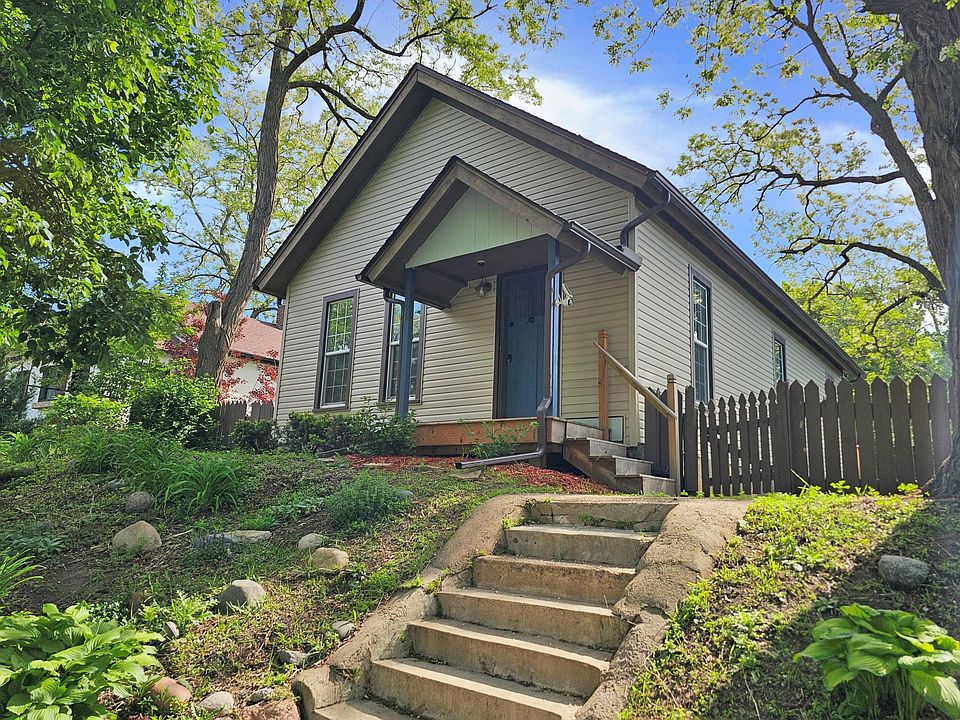 1st image of 906 Russell St
