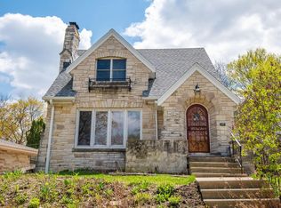 5815 W Valley Forge Dr, Milwaukee, WI 53213