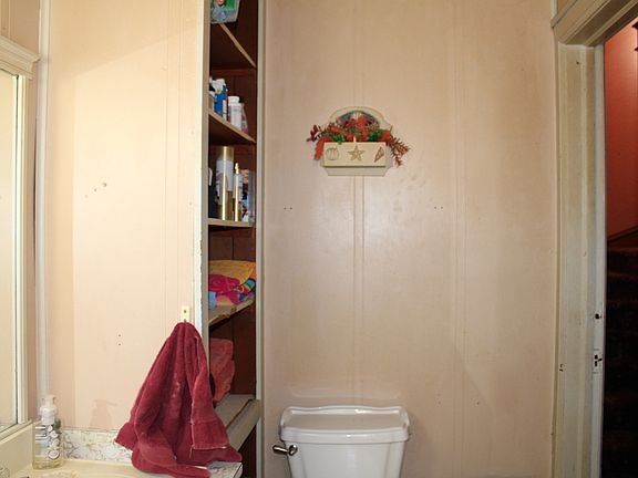 21st image of 304 S Maple St